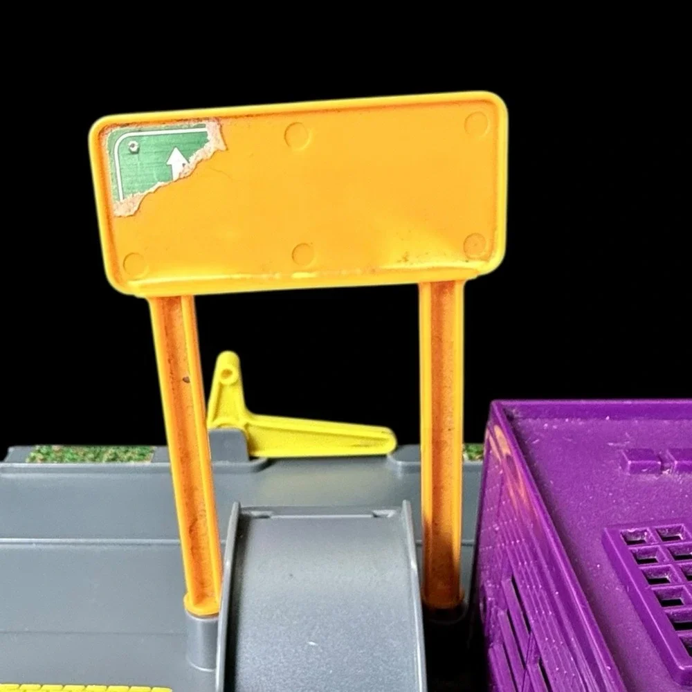 Hot Wheels City 2007 Single Block Purple Building Play Set‎